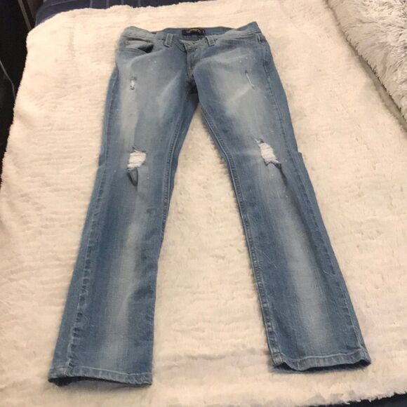 Levi's Denim - Light wash distressed Levi’s skinny jeans
